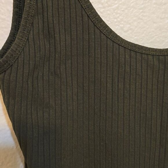 aritzia Wilfred free olive color  bodysuit (tank) small - Picture 2 of 7